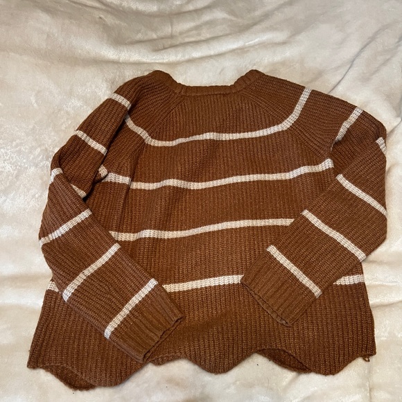 Pinque Striped Sweater with scalloped hem - Picture 2 of 4